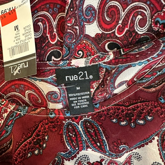 Cute patterned top brand new with tags! - Picture 3 of 3